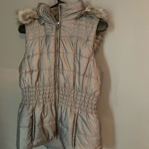 Gray Women’s Puffer Vest!!